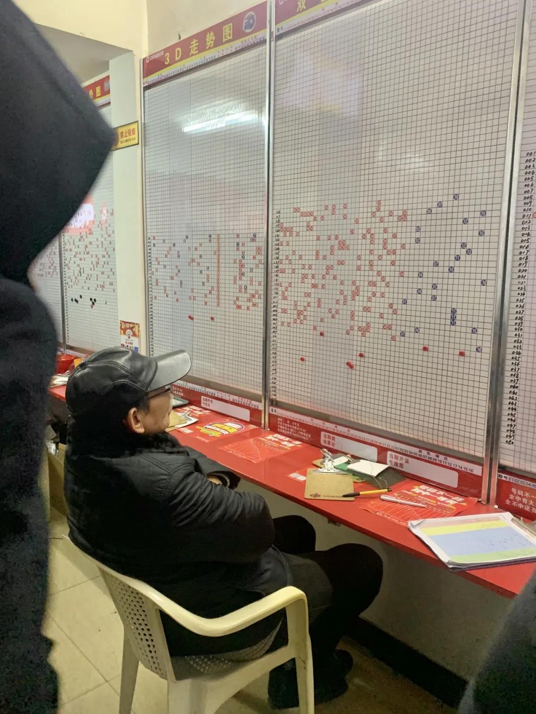 双色球2014年12月第四期开奖结果揭晓，幸运与梦想的交汇点