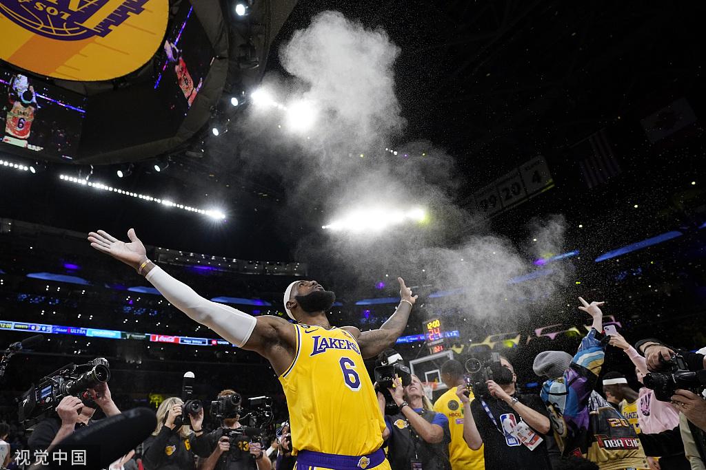 新浪NBA新闻，赛场动态与篮球世界的深度解读