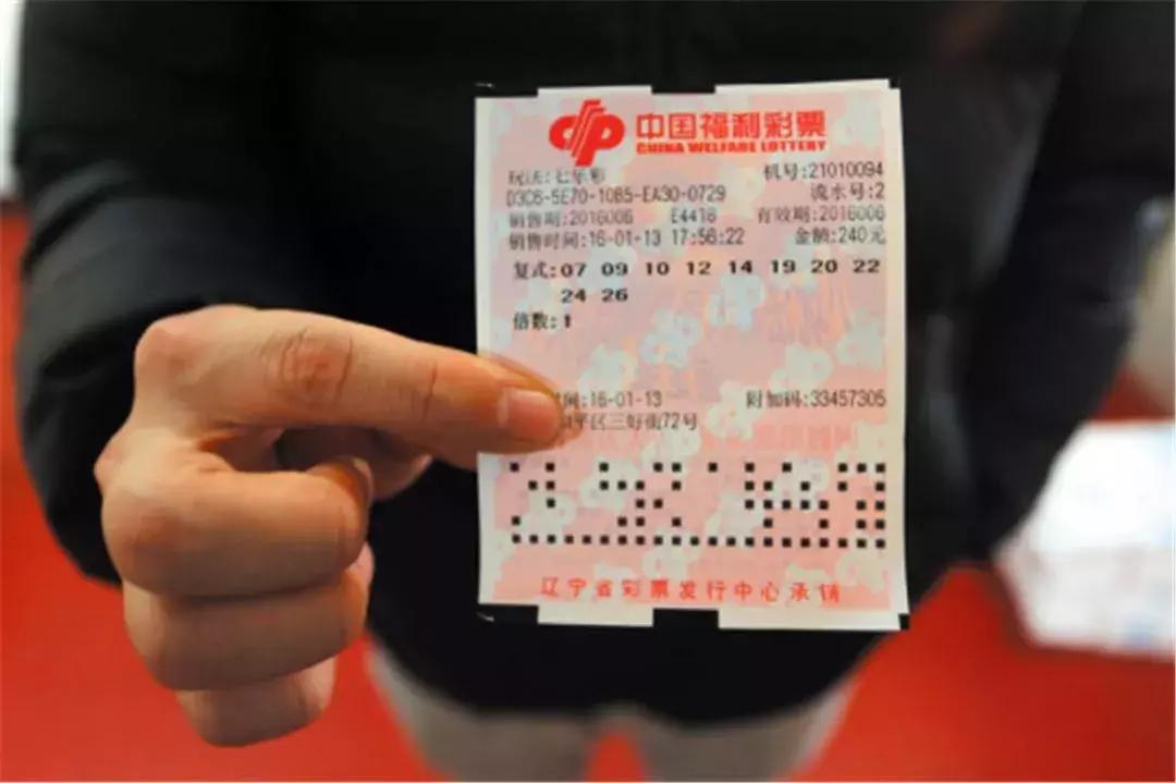 揭秘中彩票的八字实例，幸运降临的征兆与启示