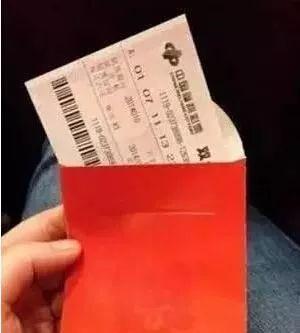 彩票中奖10万，给彩票店多少红包？