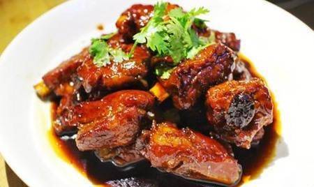 红烧排骨，一道家常美食的详细做法说明