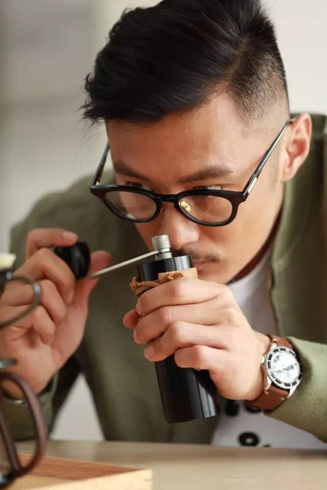 澳门六叔的真实身份揭秘，传奇人物的背后故事